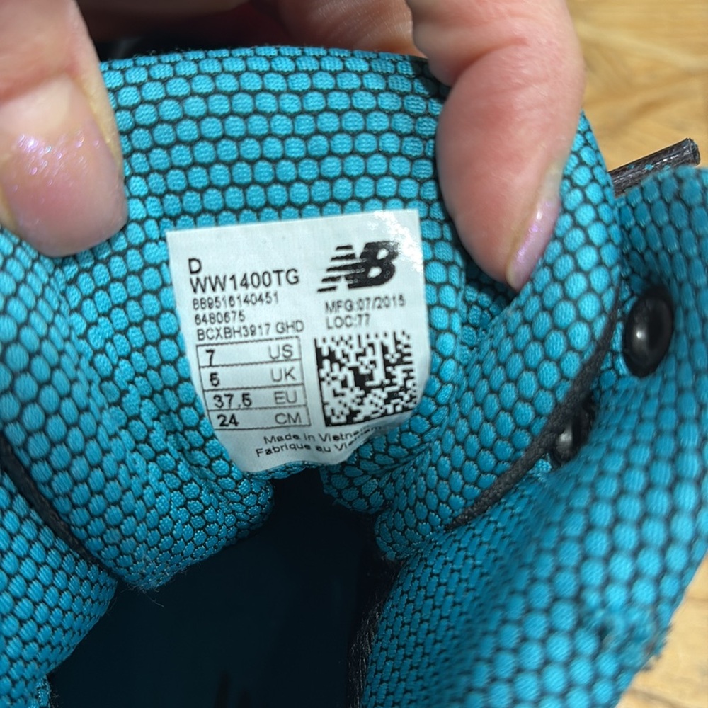 Brand new in box discontinued waterproof New Balance  in multiple sizes in wide. - Picture 5 of 7